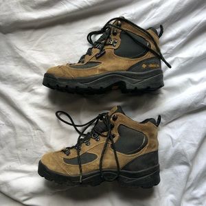 Columbia Hiking Boots 🥾
